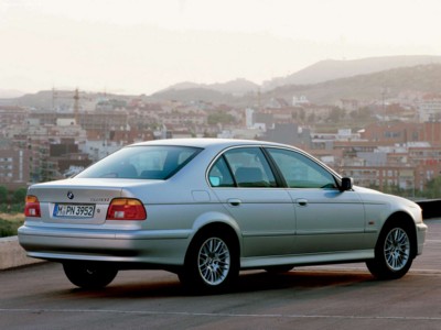 BMW 5 Series 2001 Poster 530317