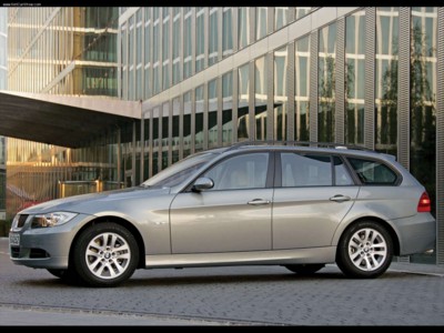BMW 320d Touring 2006 Poster 530328