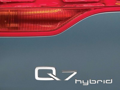 Audi Q7 Hybrid Concept 2005 poster