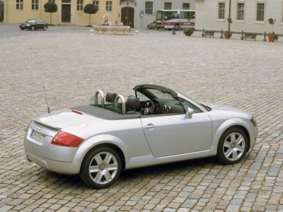 Audi TT Roadster 2002 Poster 533561