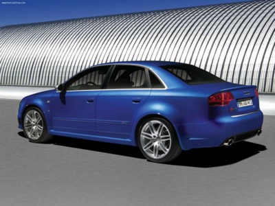 Audi RS4 2005 puzzle 536414