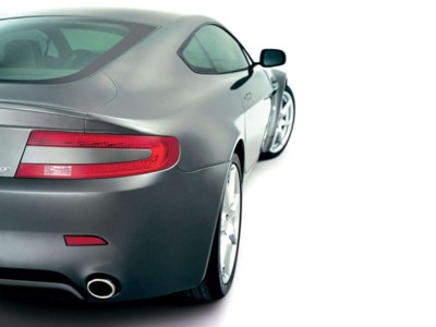 Aston Martin V8 Vantage 2005 phone case