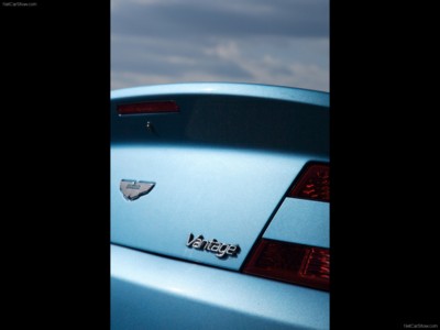 Aston Martin V8 Vantage Roadster 2007 Poster 547840