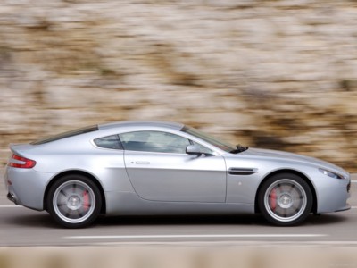 Aston Martin V8 Vantage 2007 Poster 547913
