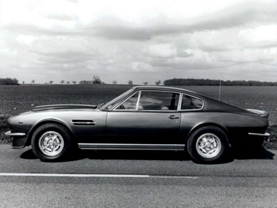 Aston Martin V8 1973 canvas poster