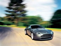 Aston Martin V8 Vantage 2005 Poster 548350