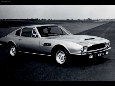 Aston Martin V8 1973 tote bag