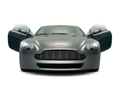 Aston Martin V8 Vantage 2005 Poster 549159