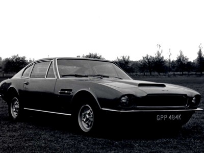 Aston Martin V8 1973 metal framed poster