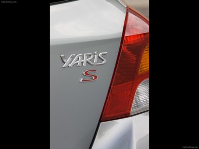 Toyota Yaris 5-door 2009 Poster 554425