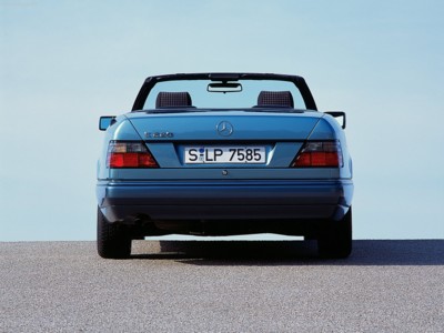 Mercedes-Benz E-Class Cabriolet 1991 puzzle 557921