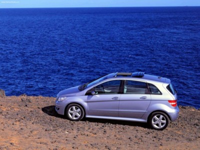 Mercedes-Benz B200 CDI 2006 Poster 560672