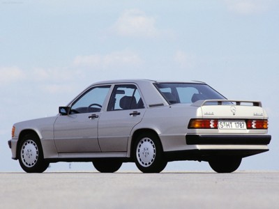 Mercedes-Benz 190E 1984 puzzle 560914