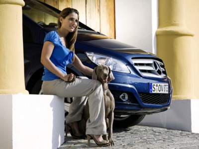 Mercedes-Benz B-Class 2009 Poster 560982