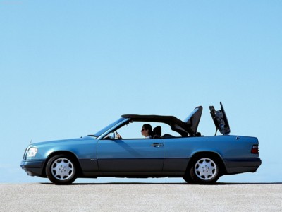 Mercedes-Benz E-Class Cabriolet 1991 puzzle 561128