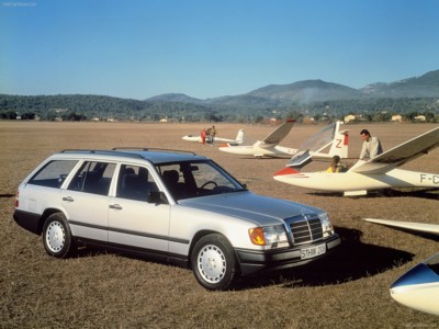 Mercedes-Benz E-Class Estate 1988 Poster 562471