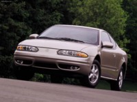 Oldsmobile Alero 2001 Poster 566735