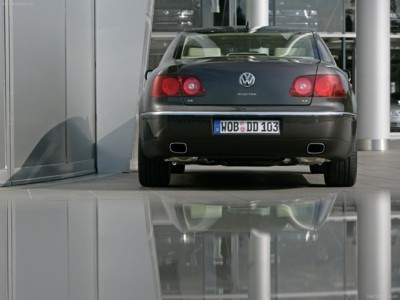 Volkswagen Phaeton 2009 poster