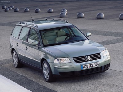 Volkswagen Passat Variant 2000 tote bag