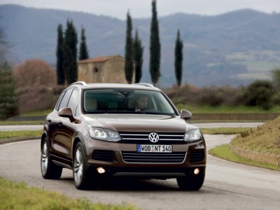 Volkswagen Touareg 2011 Poster 572699