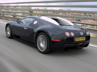 Bugatti Veyron 2005 Poster 576043