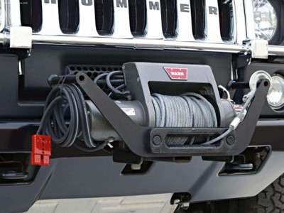 Hummer H2 with GM Accessories 2003 tote bag