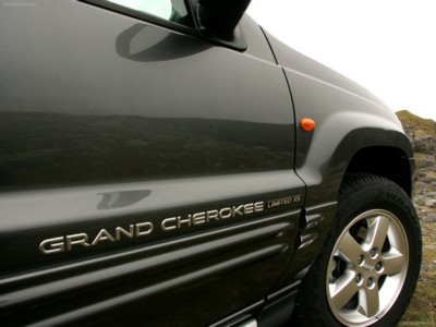 Jeep Grand Cherokee UK Version 2003 metal framed poster