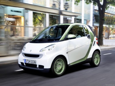 Smart fortwo electric drive 2010 tote bag