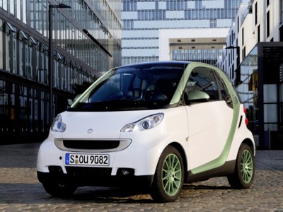 Smart fortwo electric drive 2010 Poster 608105
