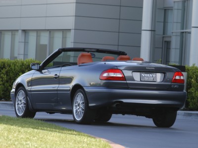 Volvo C70 Convertible 2004 mouse pad