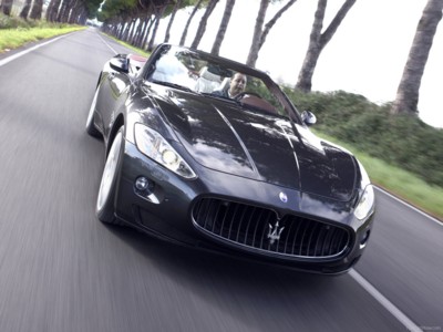 Maserati GranCabrio 2011 Poster 613419