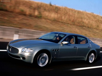 Maserati Quattroporte 2004 Poster 613506