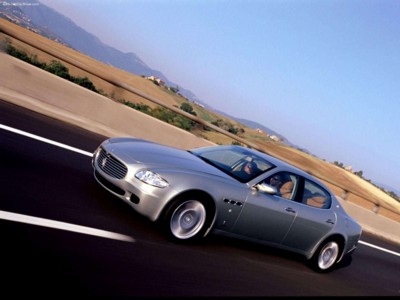 Maserati Quattroporte 2004 Poster 613679