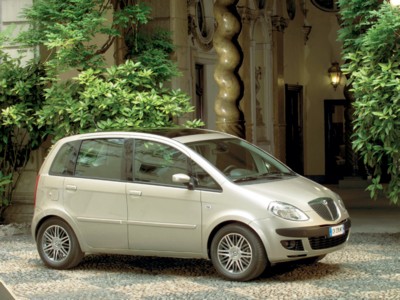 Lancia Musa 2004 poster