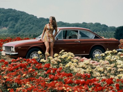 Lancia 2000 Coupe 1971 tote bag