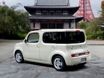 Nissan Cube 2010 Poster 623709