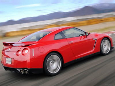 Nissan GT-R 2008 Poster 623930