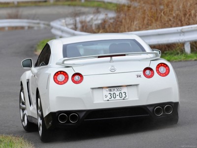 Nissan GT-R 2008 Poster 625011