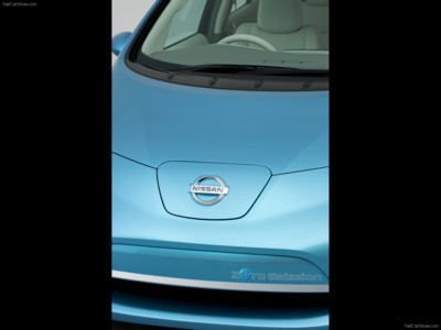 Nissan LEAF 2011 Poster 625691