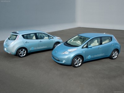 Nissan LEAF 2011 Poster 626379