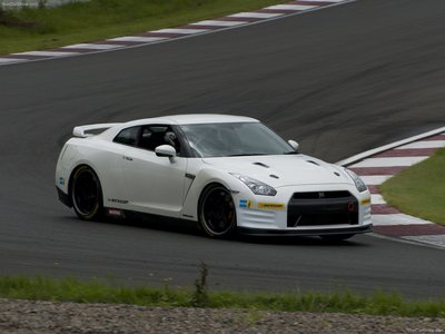 Nissan GT-R 2011 Mouse Pad 677119