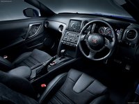 Nissan GT-R 2011 puzzle 677297