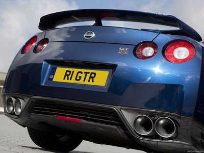 Nissan GT-R 2011 Mouse Pad 677303