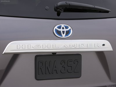 Toyota Highlander Hybrid 2011 Poster 678091