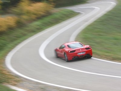 Ferrari 458 Italia 2011 Poster 679547