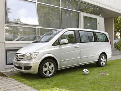 Mercedes-Benz Viano 2011 Poster 681888