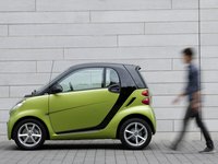 Smart fortwo 2011 Poster 684668
