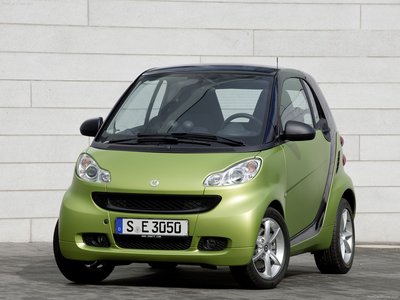 Smart fortwo 2011 Poster 684674