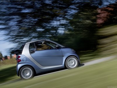Smart fortwo 2011 Poster 684675