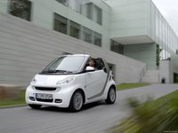 Smart fortwo 2011 Poster 684679
